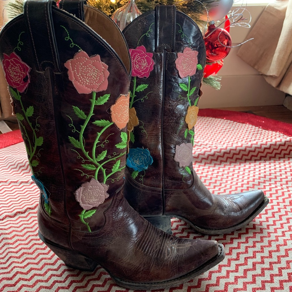 Snip Toe Boots